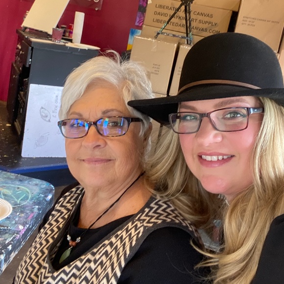 Meet your Posher, Kira - Picture 3 of 3